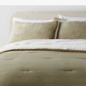 New - Threshold Sage Green Velvet & Faux Shearling KING Comforter Set